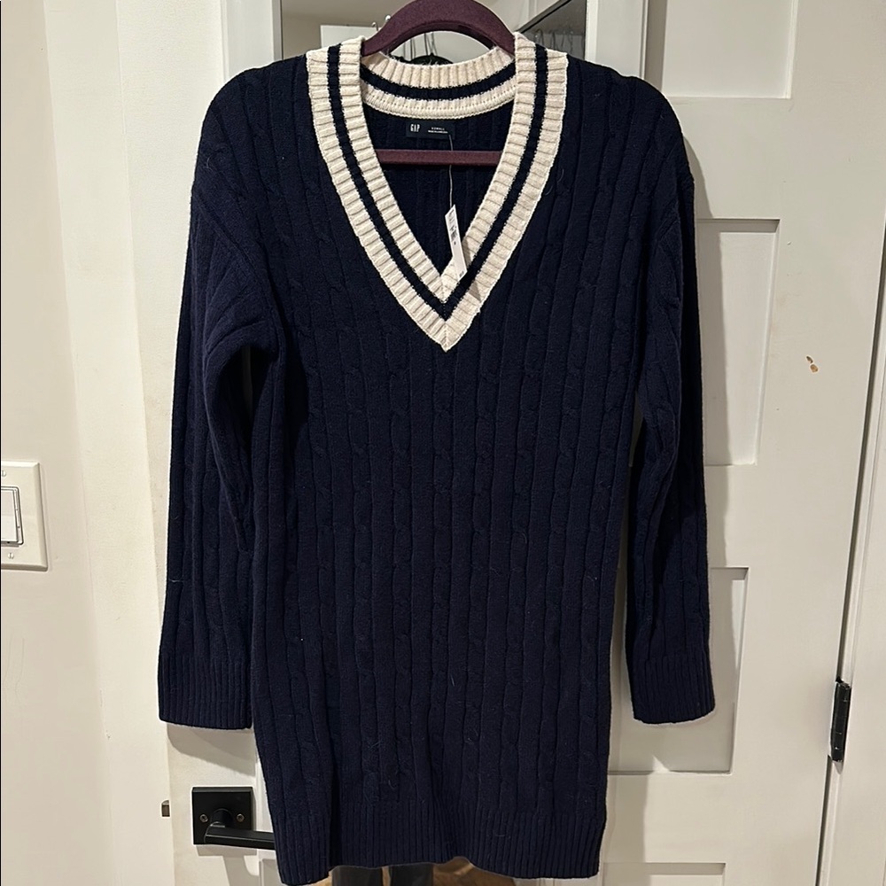 NWT! Gap Navy V-Neck Sweater